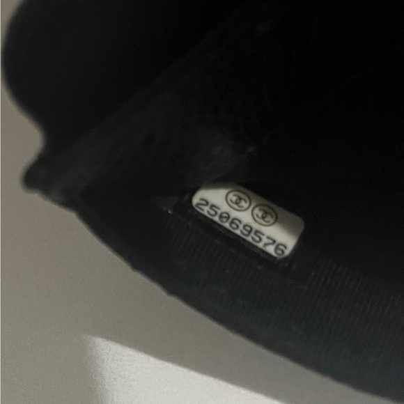 ⭐️SOLD to a lovely buyer ⭐️ AUTHENTIC Chanel Flap Card Holder - Picture 13 of 16